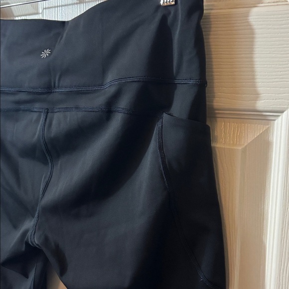 Athleta Black Ultimate Stash II Capri Leggings - Picture 7 of 8